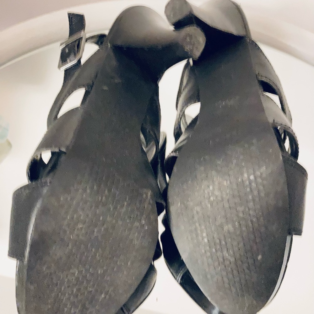 👠Host Pick 👠Vera Wang Strapy Heels - Picture 4 of 11